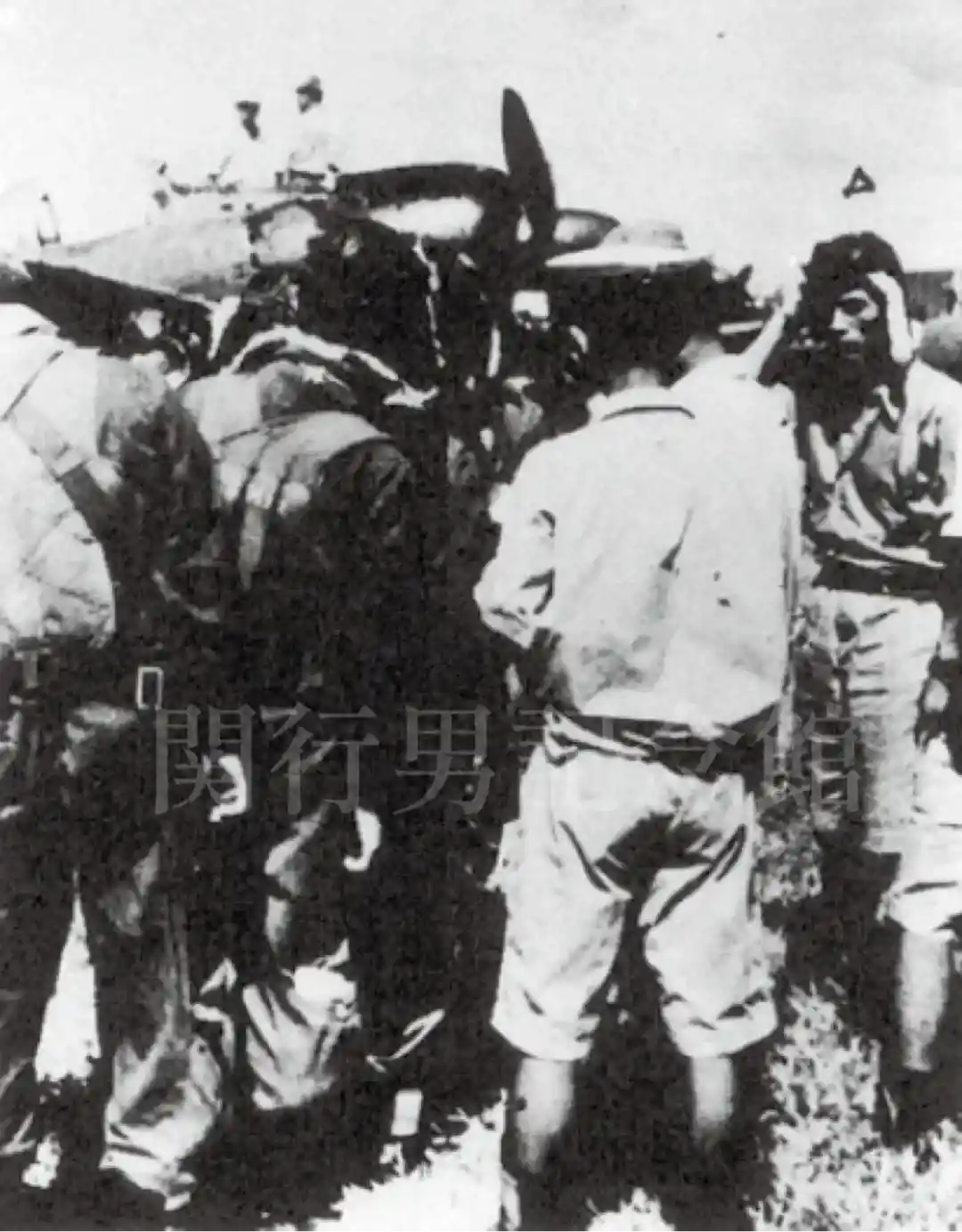 飛行服姿の関行男海軍中佐